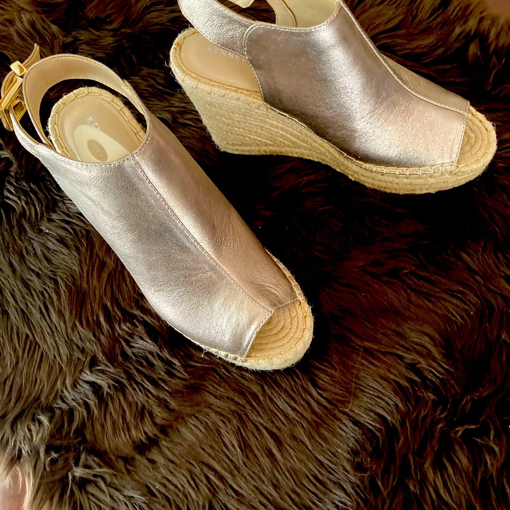 Brand new,never worn,no box,bottom of shoe to top of back is 4”
